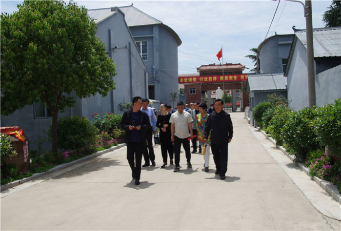 好客天中·酒韻中原—駐馬店市建材行業商會領導及會員蒞臨棠河酒業參觀指導